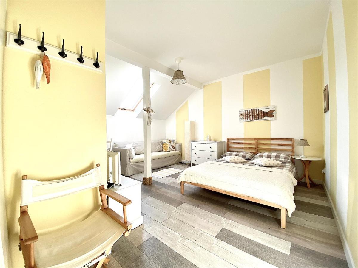 Szary Domek Apartamenty Stolpmünde Exterior foto