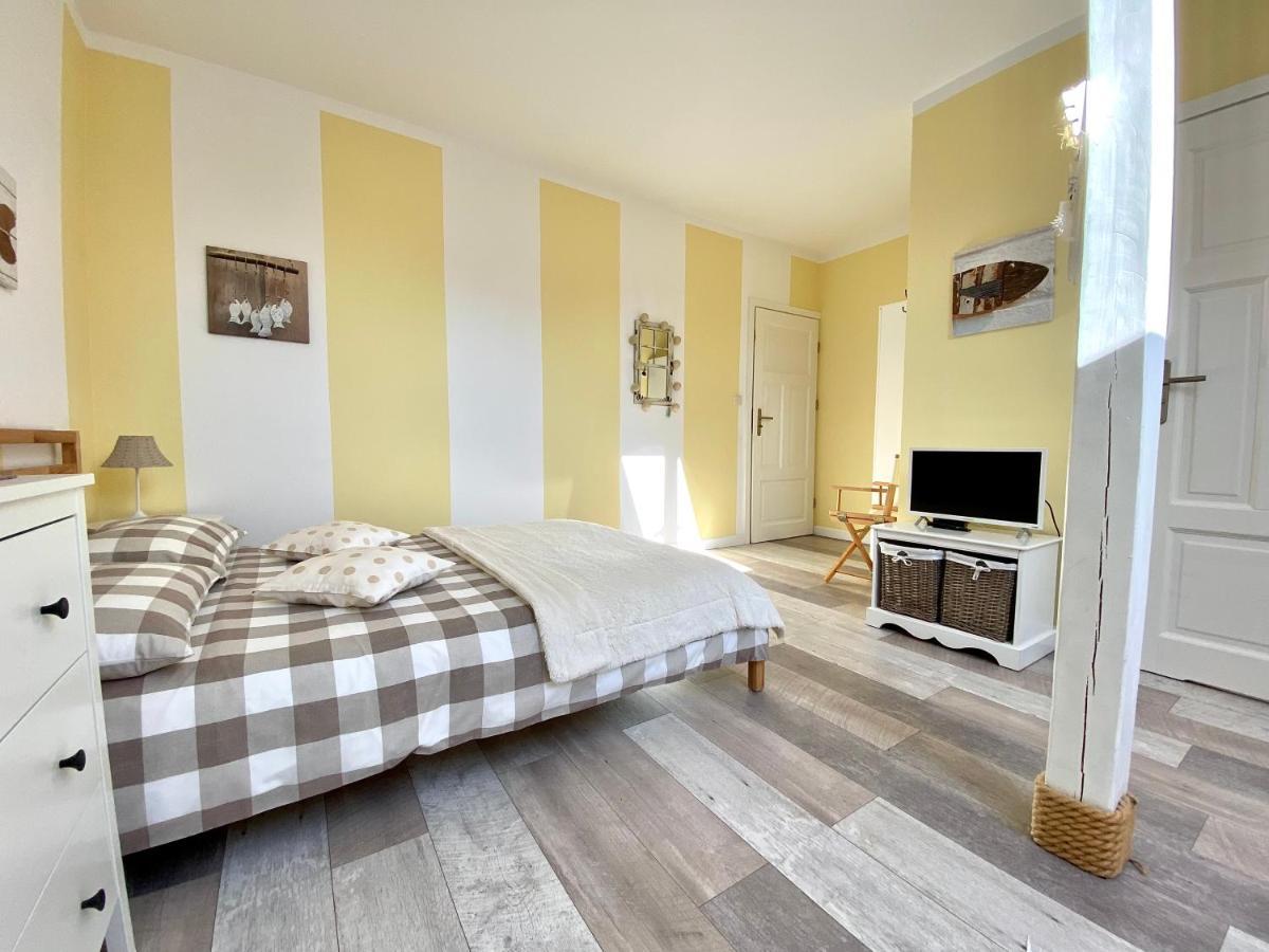 Szary Domek Apartamenty Stolpmünde Exterior foto